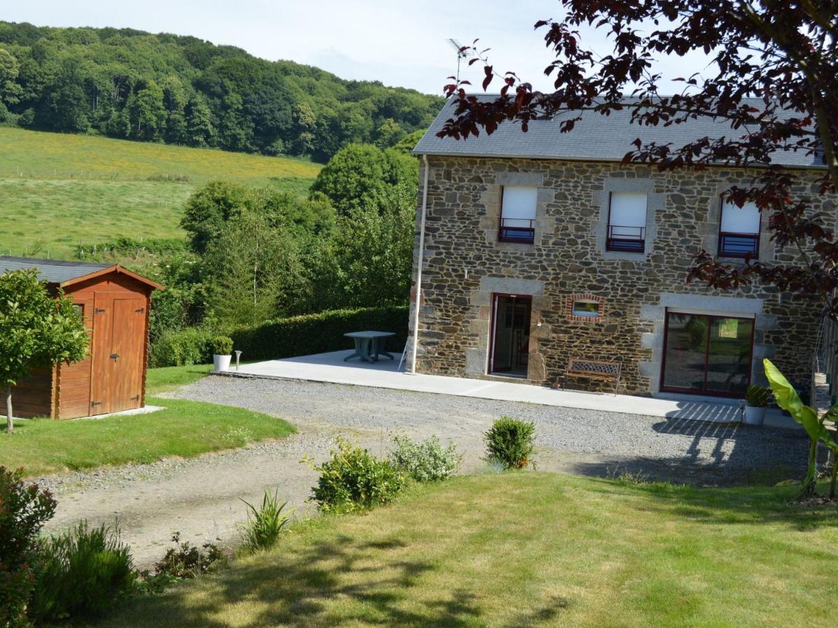 Cosy Chalet With Private Garden In Normandy Isigny-le-Buat Exterior photo