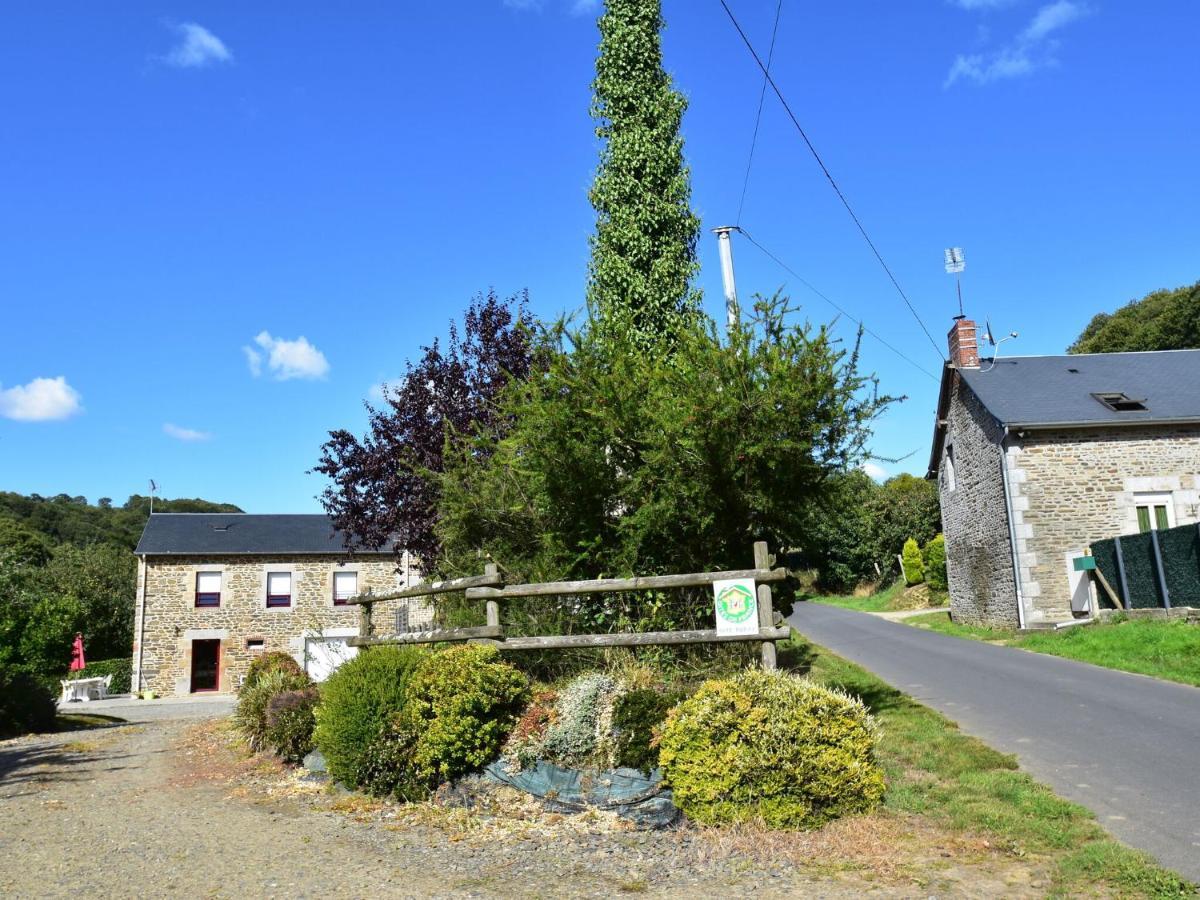 Cosy Chalet With Private Garden In Normandy Isigny-le-Buat Exterior photo