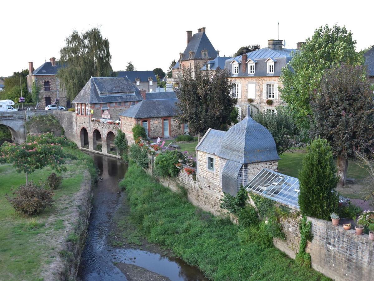Cosy Chalet With Private Garden In Normandy Isigny-le-Buat Exterior photo