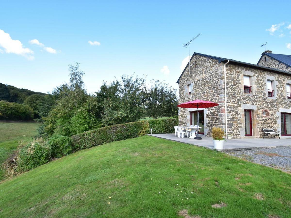 Cosy Chalet With Private Garden In Normandy Isigny-le-Buat Exterior photo